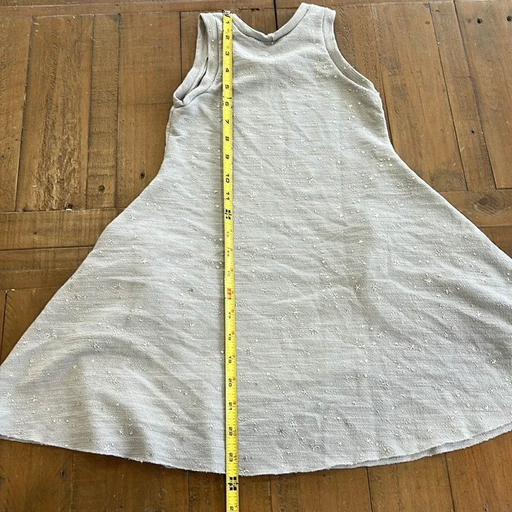 N/A gray gauze